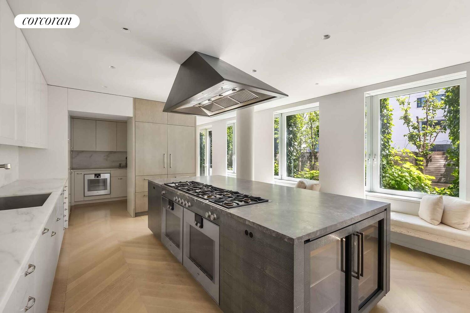 37 WARREN Street PHCD