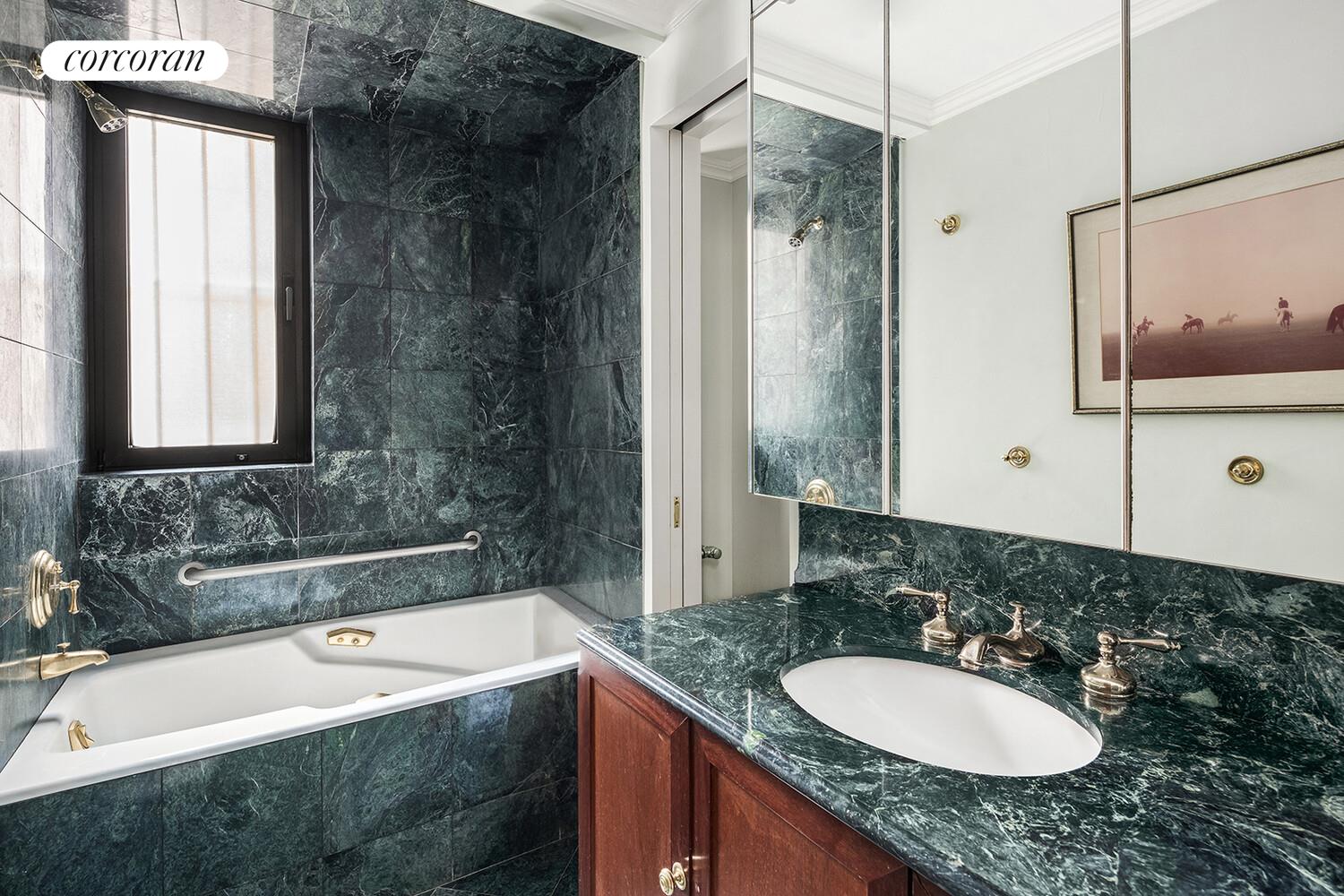 1120 5TH Avenue MAISONETTE