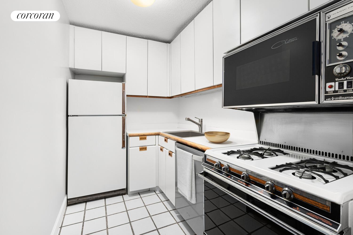 45 W 67TH Street 8E