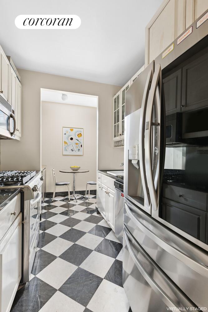 250 E 54TH Street 10EF