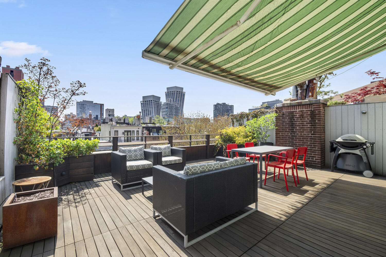 442 W 23RD Street E