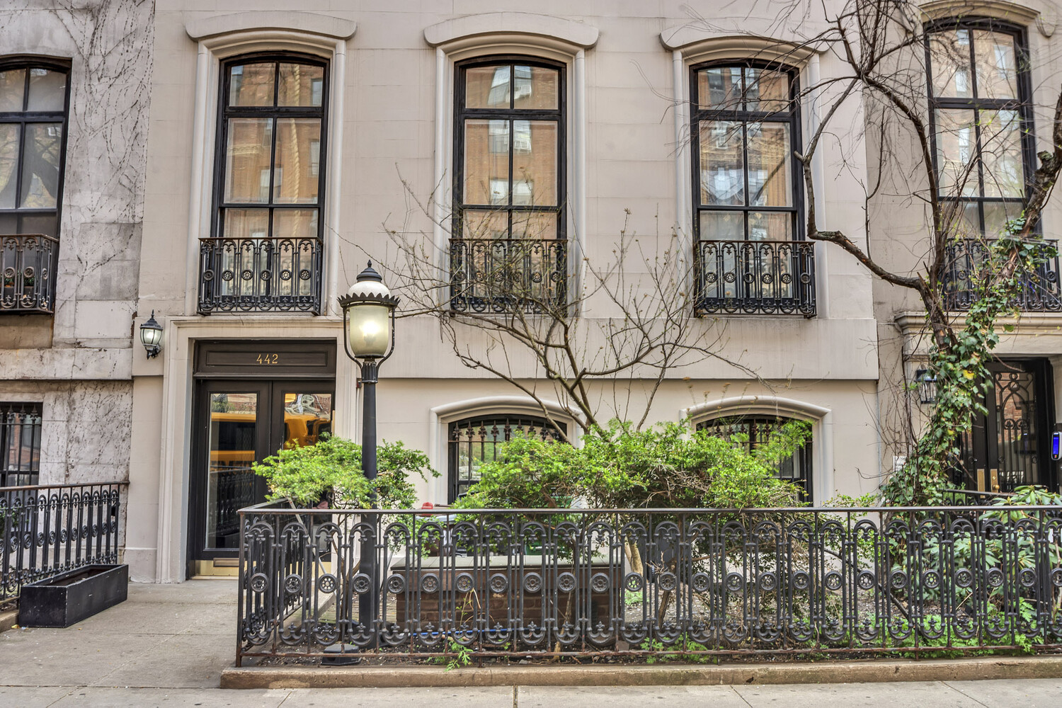 442 W 23RD Street E