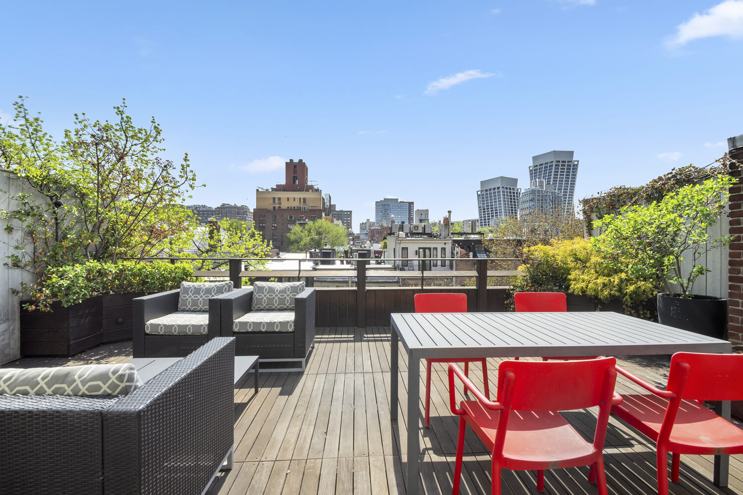 442 W 23RD Street E