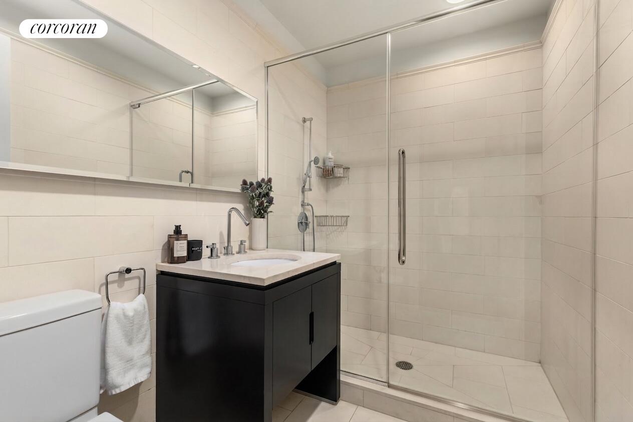 225 5TH Avenue PHB
