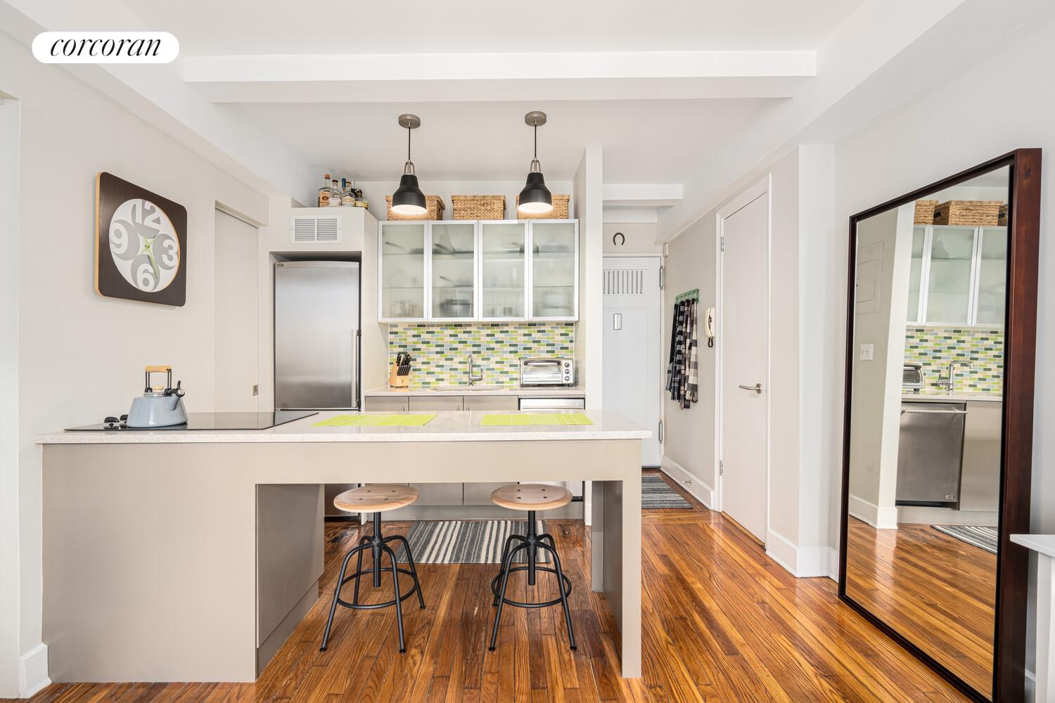 25 TUDOR CITY Place 1815/1816