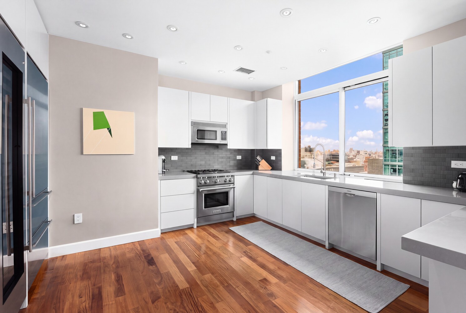 212 E 57TH Street 21A