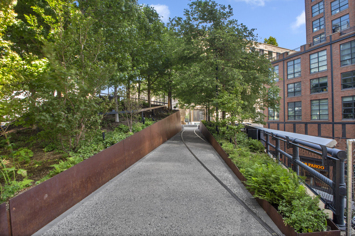 527 W 27TH Street 5S