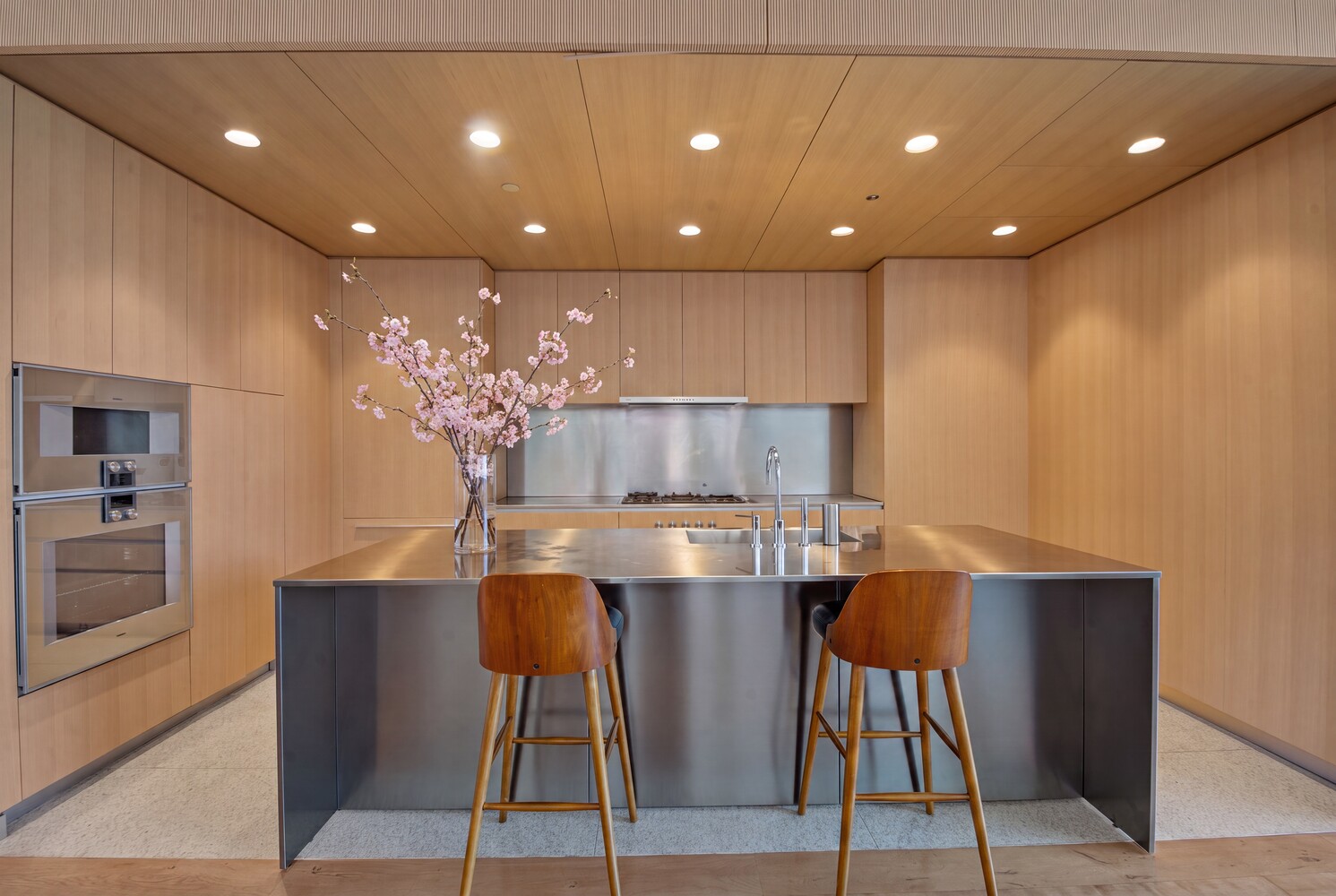 527 W 27TH Street 5S