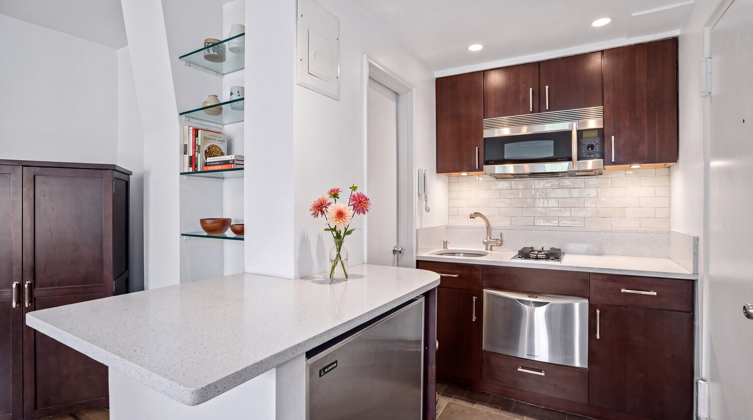 72 PERRY Street 4B
