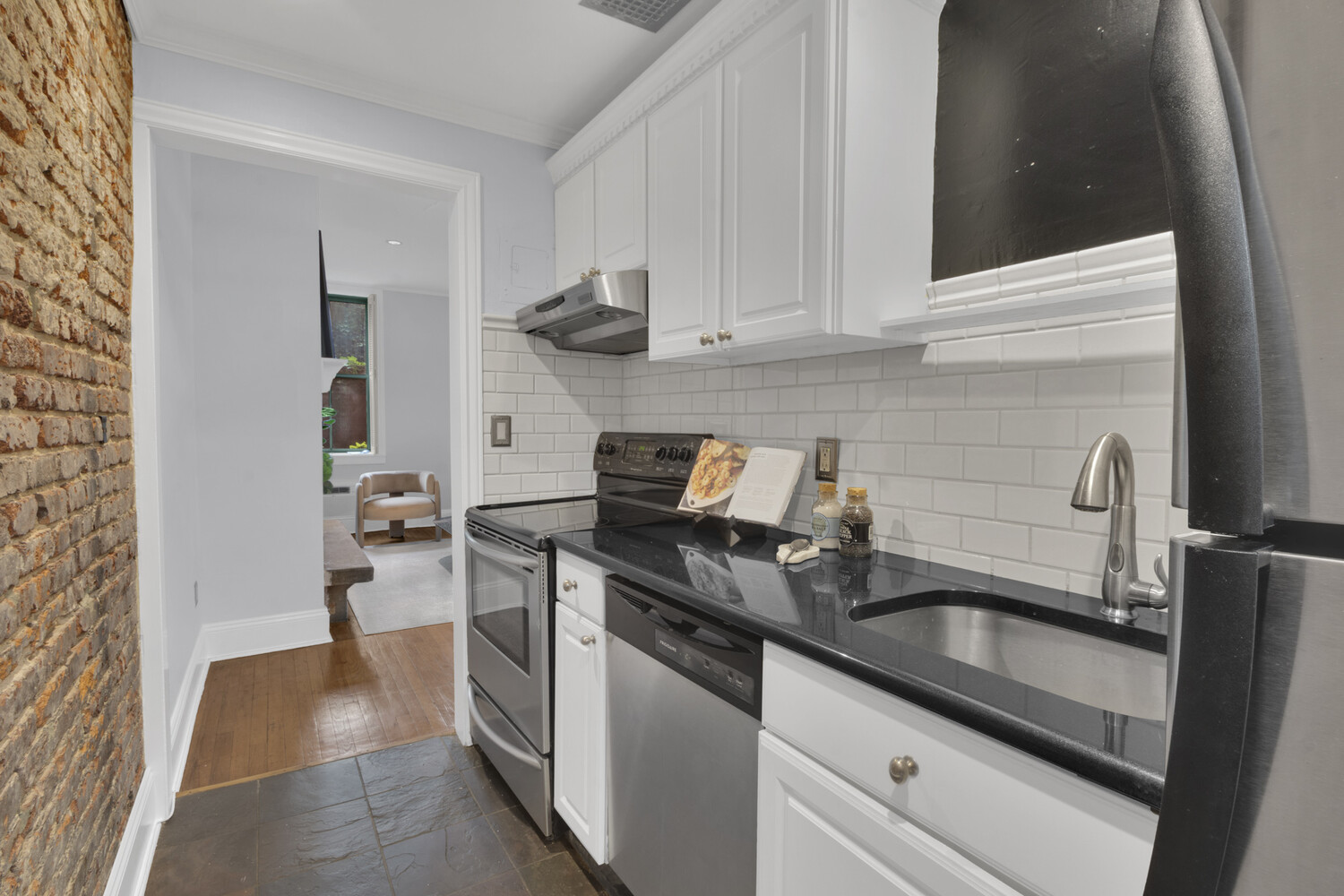256 W 21ST Street G1