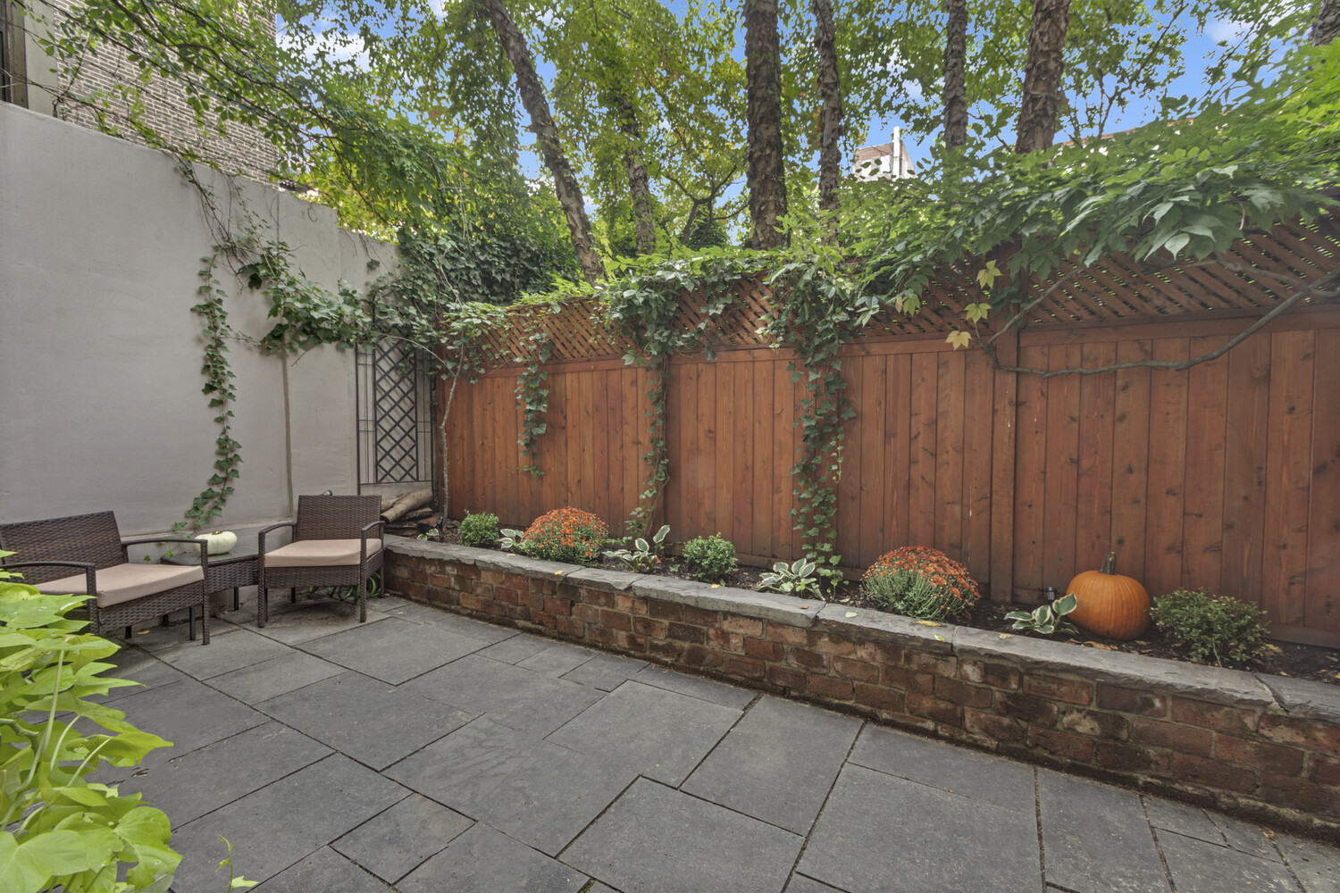 256 W 21ST Street G1