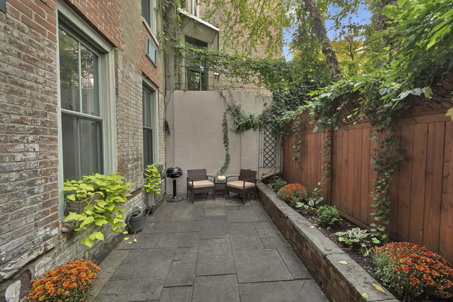 256 W 21ST Street G1