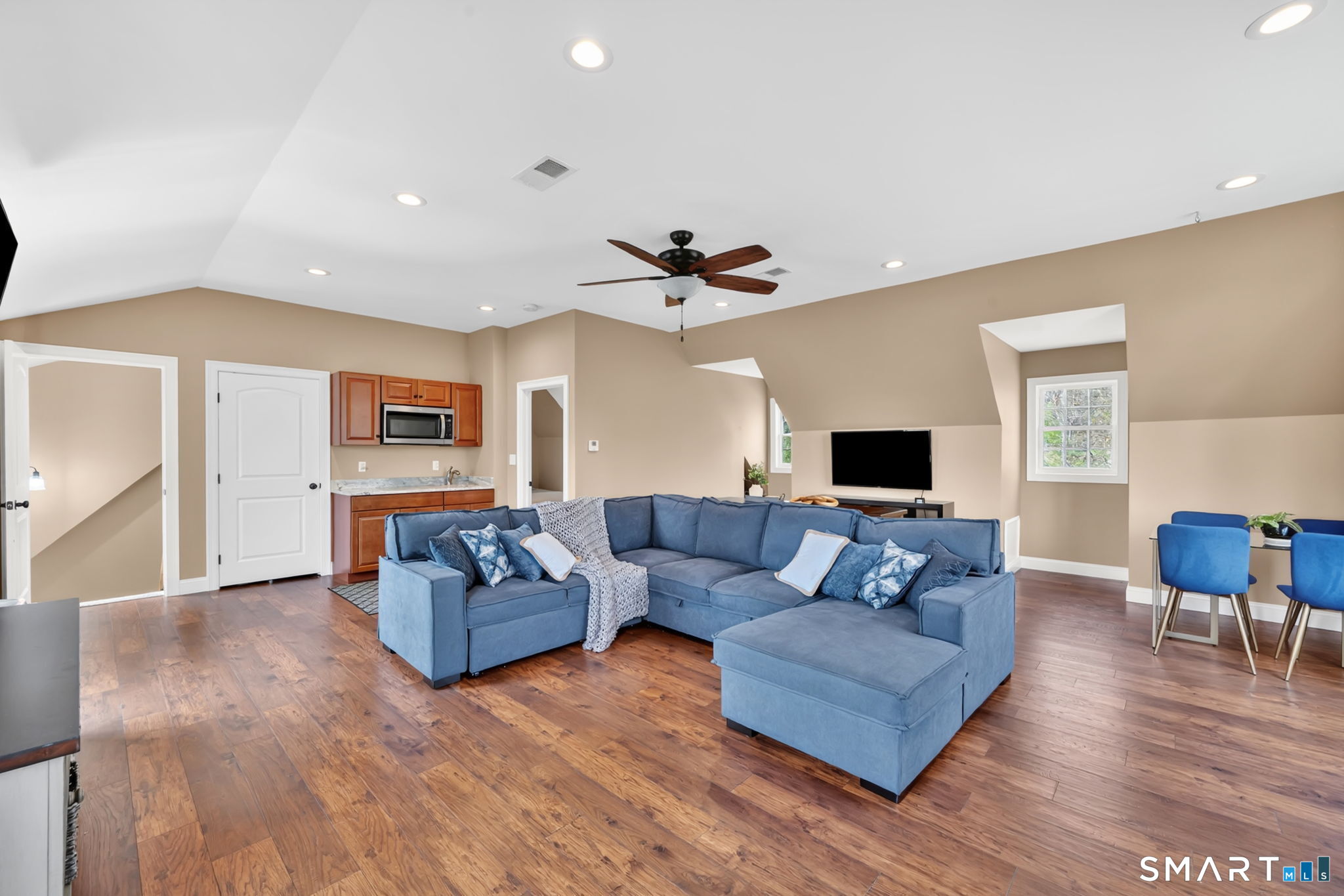 6 Eastview Drive