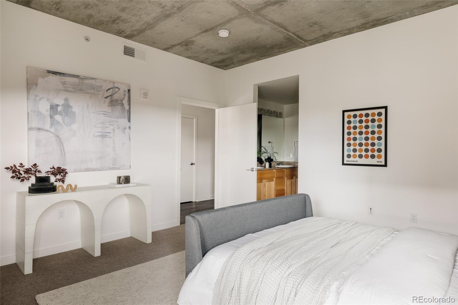 275 S Harrison Street Unit: 501
