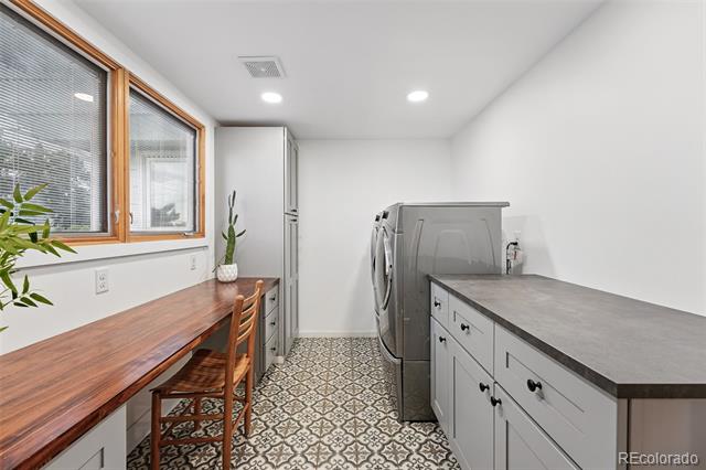 11 S Albion Street
