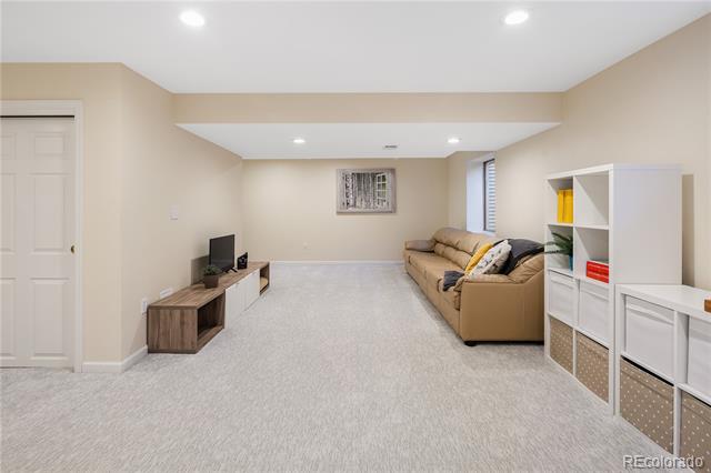 5807 E Long Place