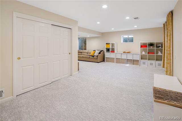 5807 E Long Place