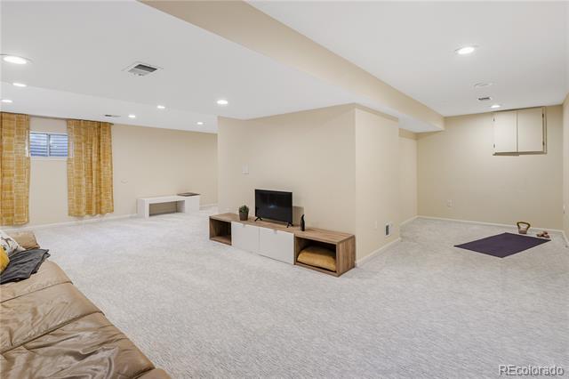 5807 E Long Place