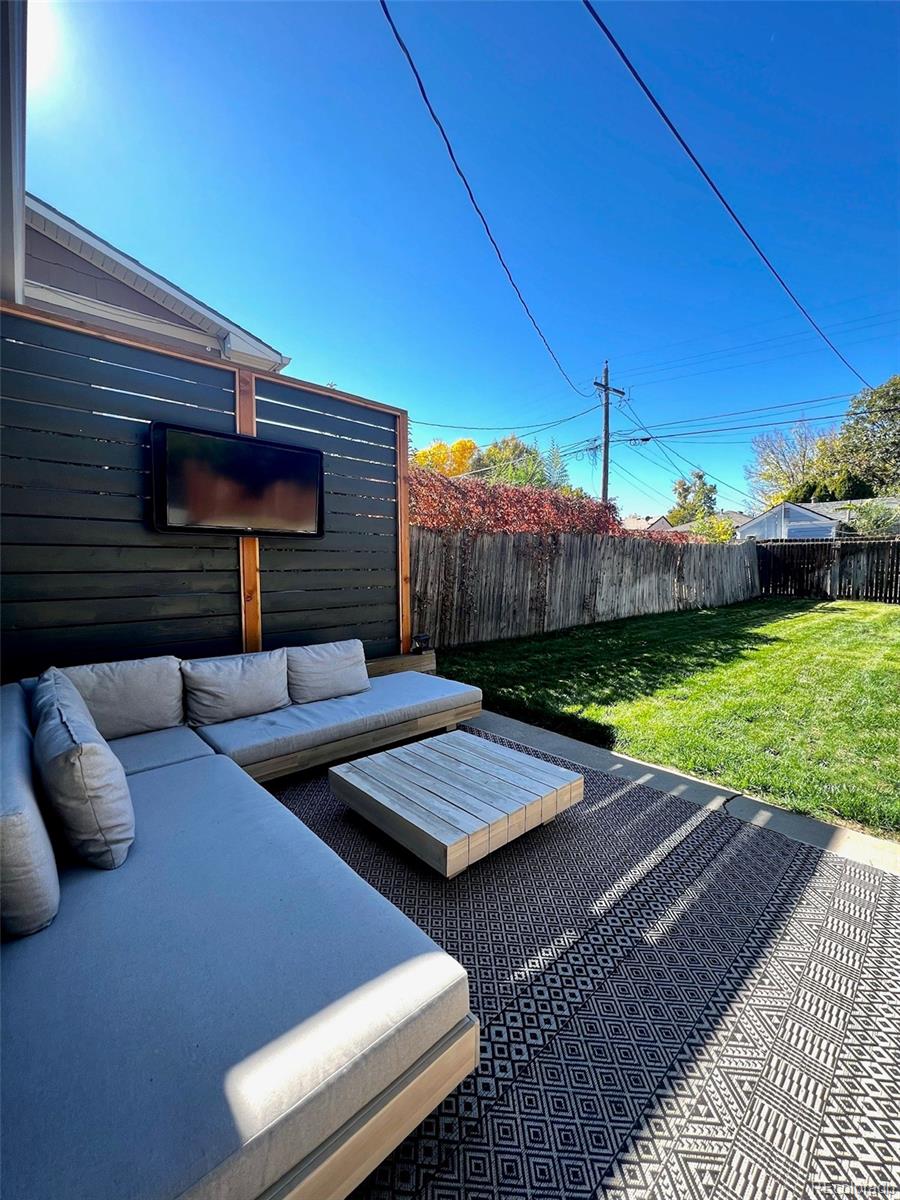 61 S Hooker Street