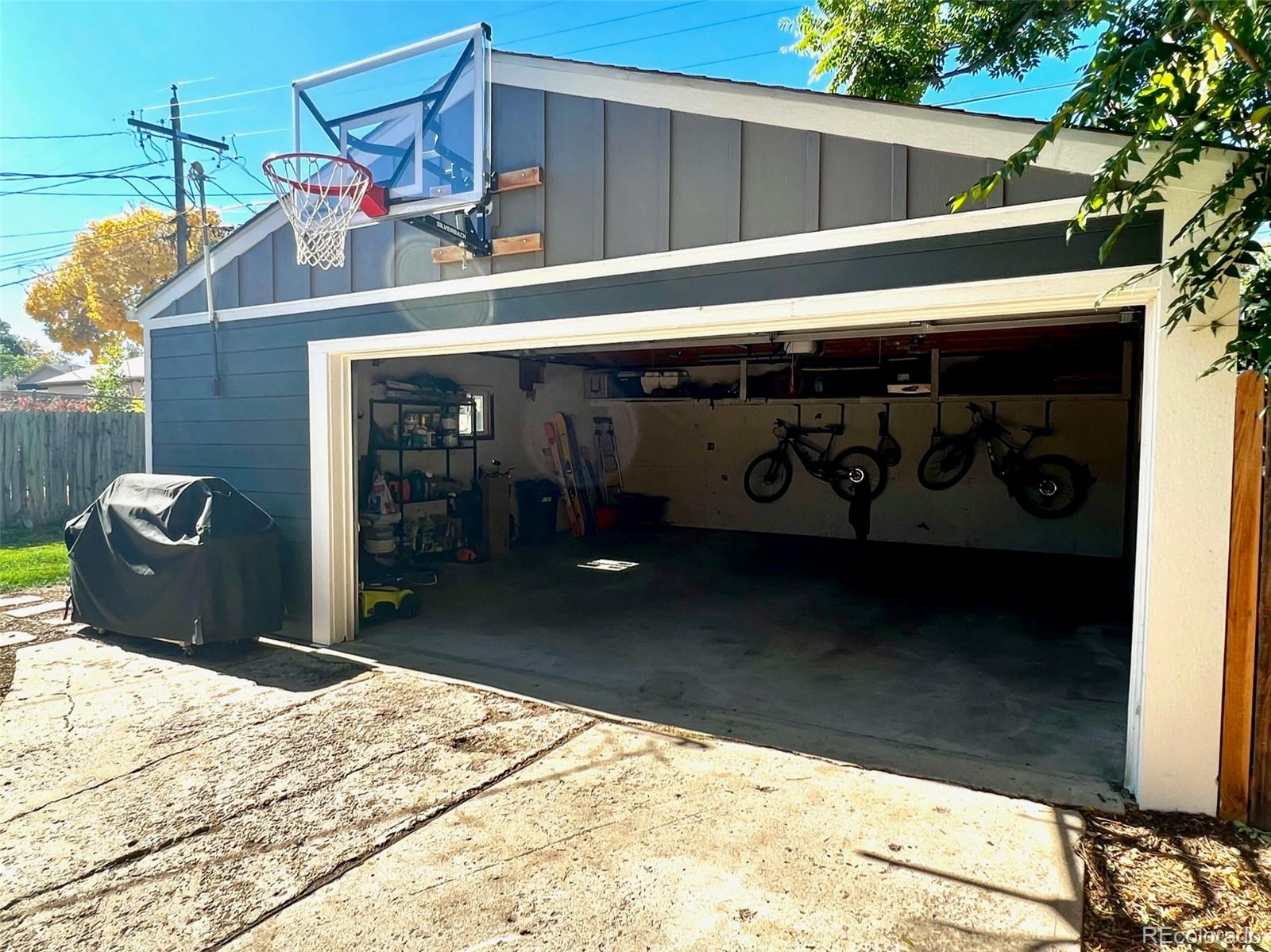 61 S Hooker Street