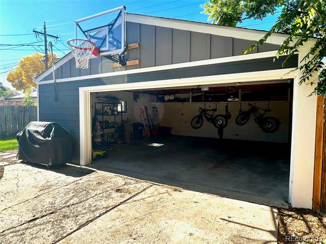 61 S Hooker Street