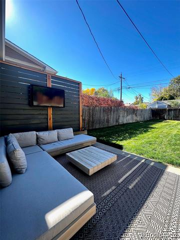 61 S Hooker Street