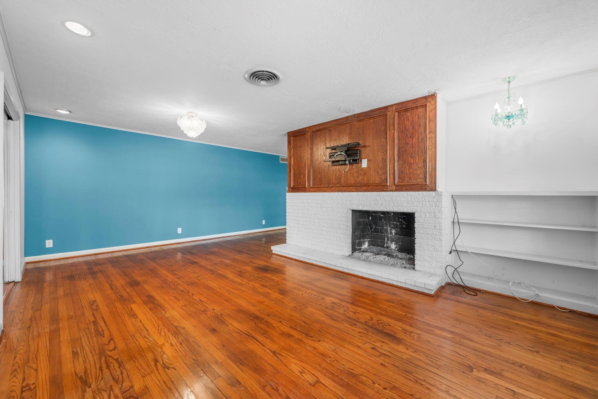9821 Shadow Wood Drive