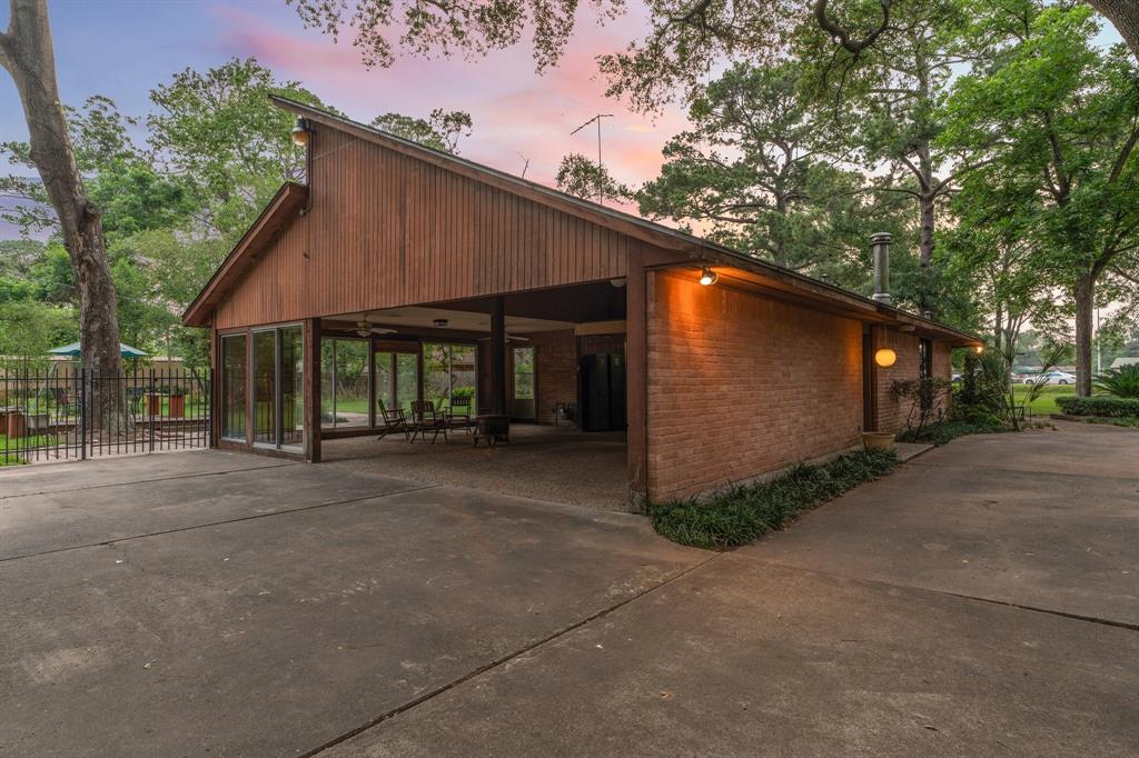 9809 Neuens Road