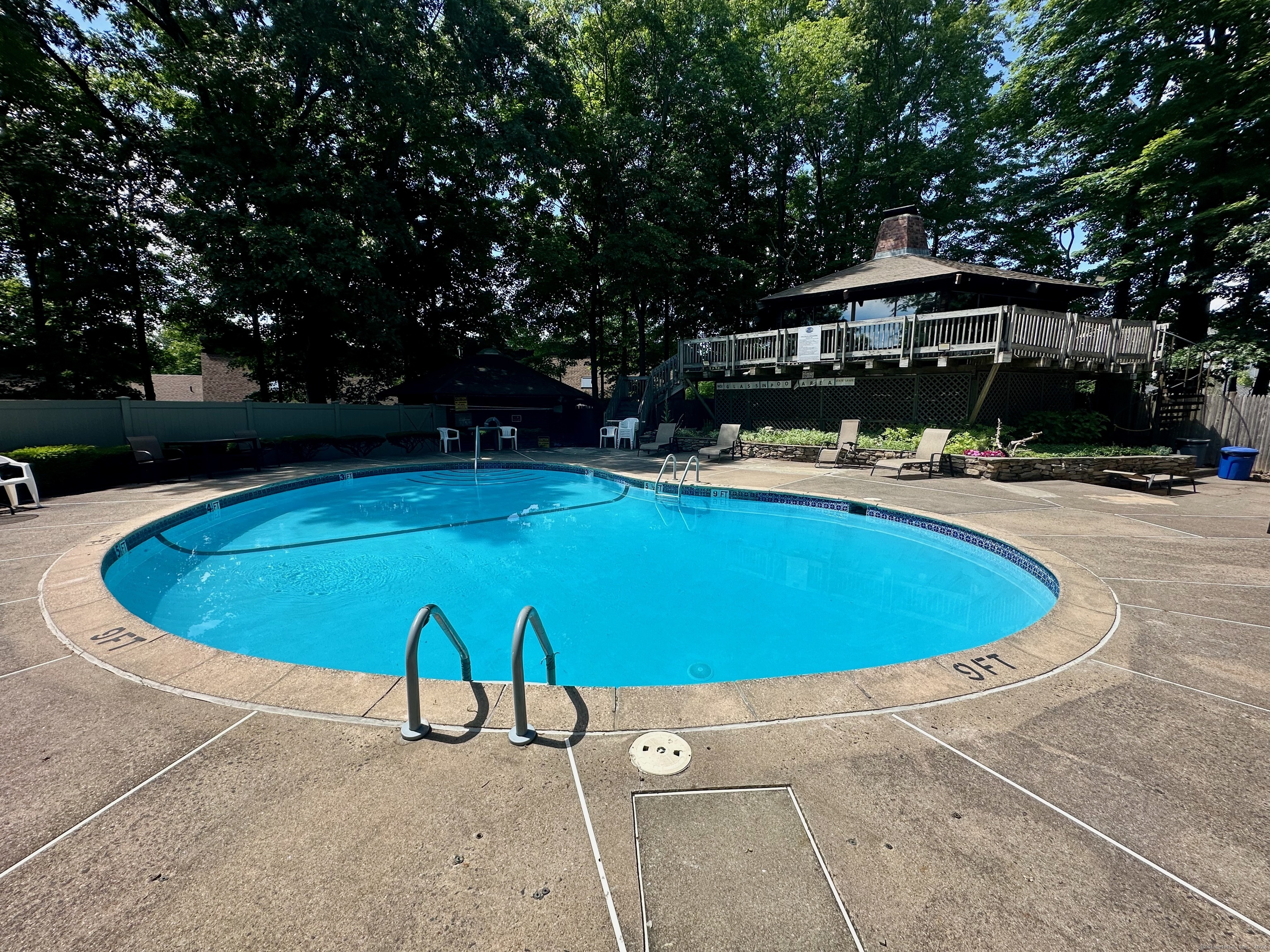 15 Country Squire Drive N