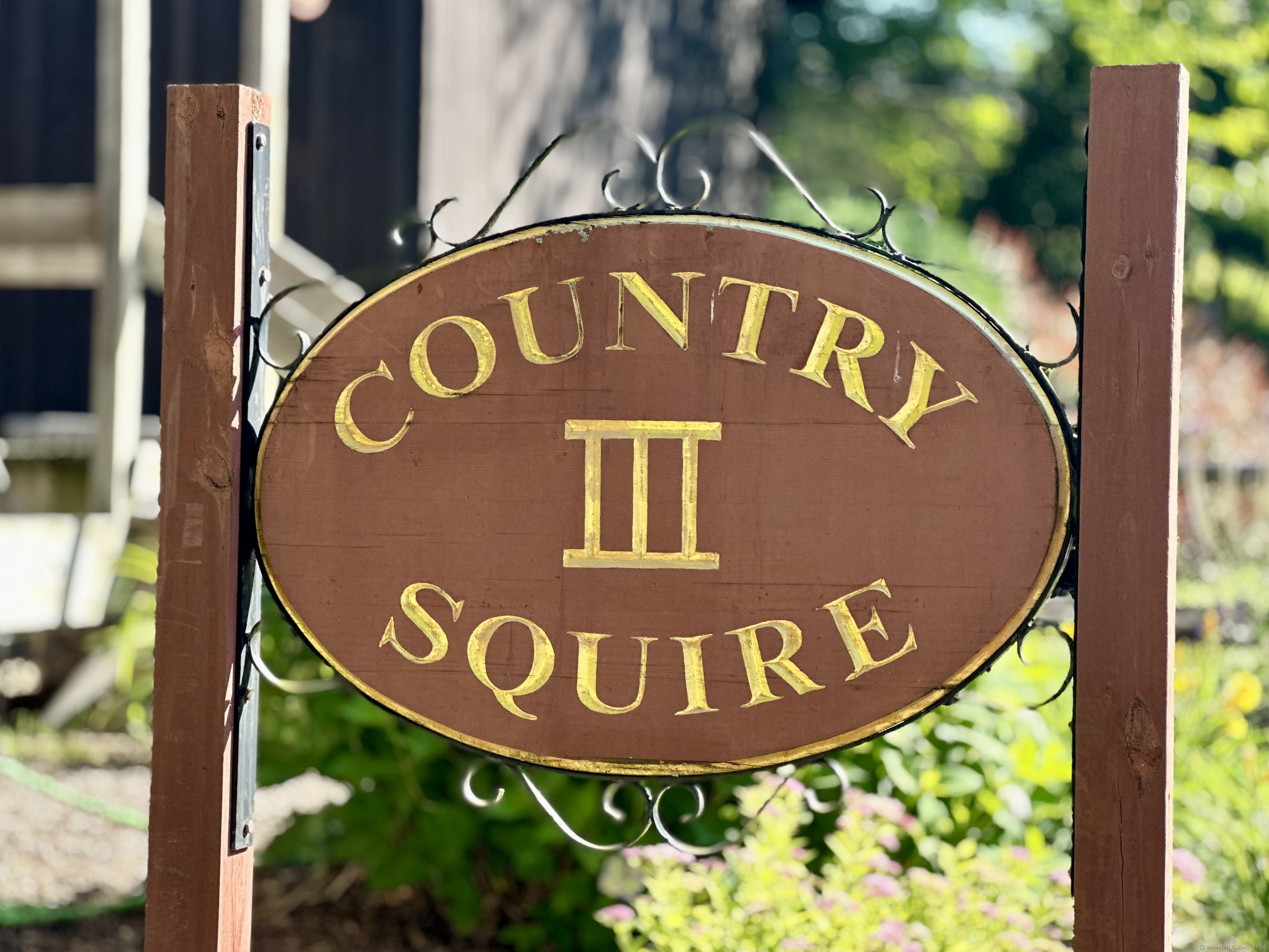 15 Country Squire Drive N