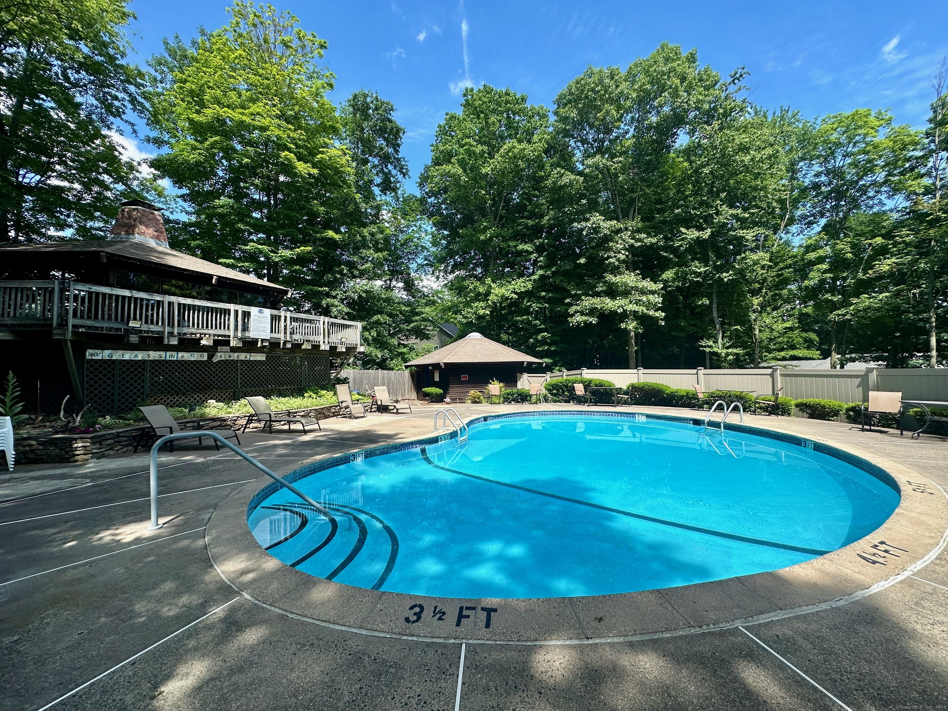 15 Country Squire Drive N