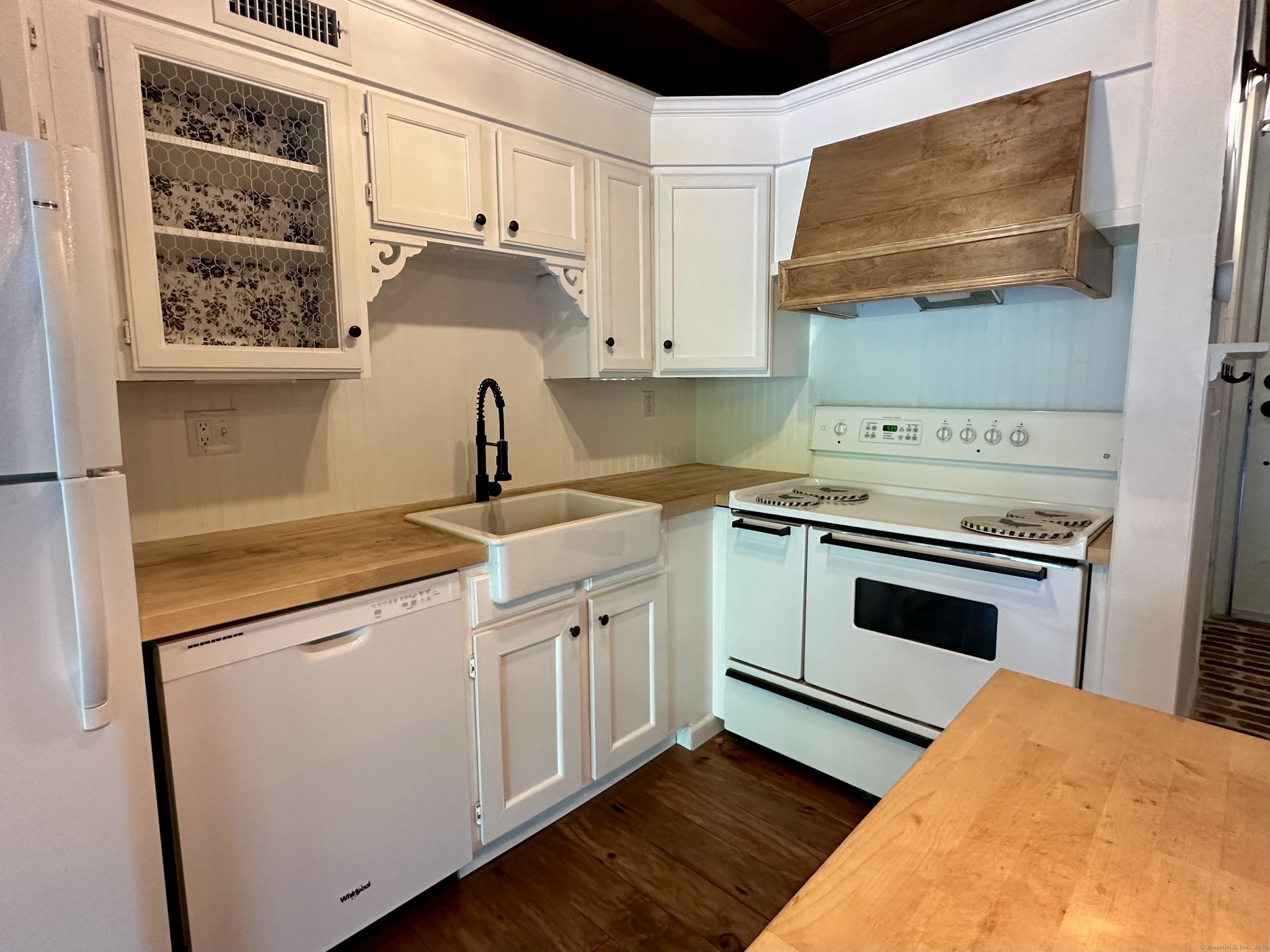 15 Country Squire Drive N