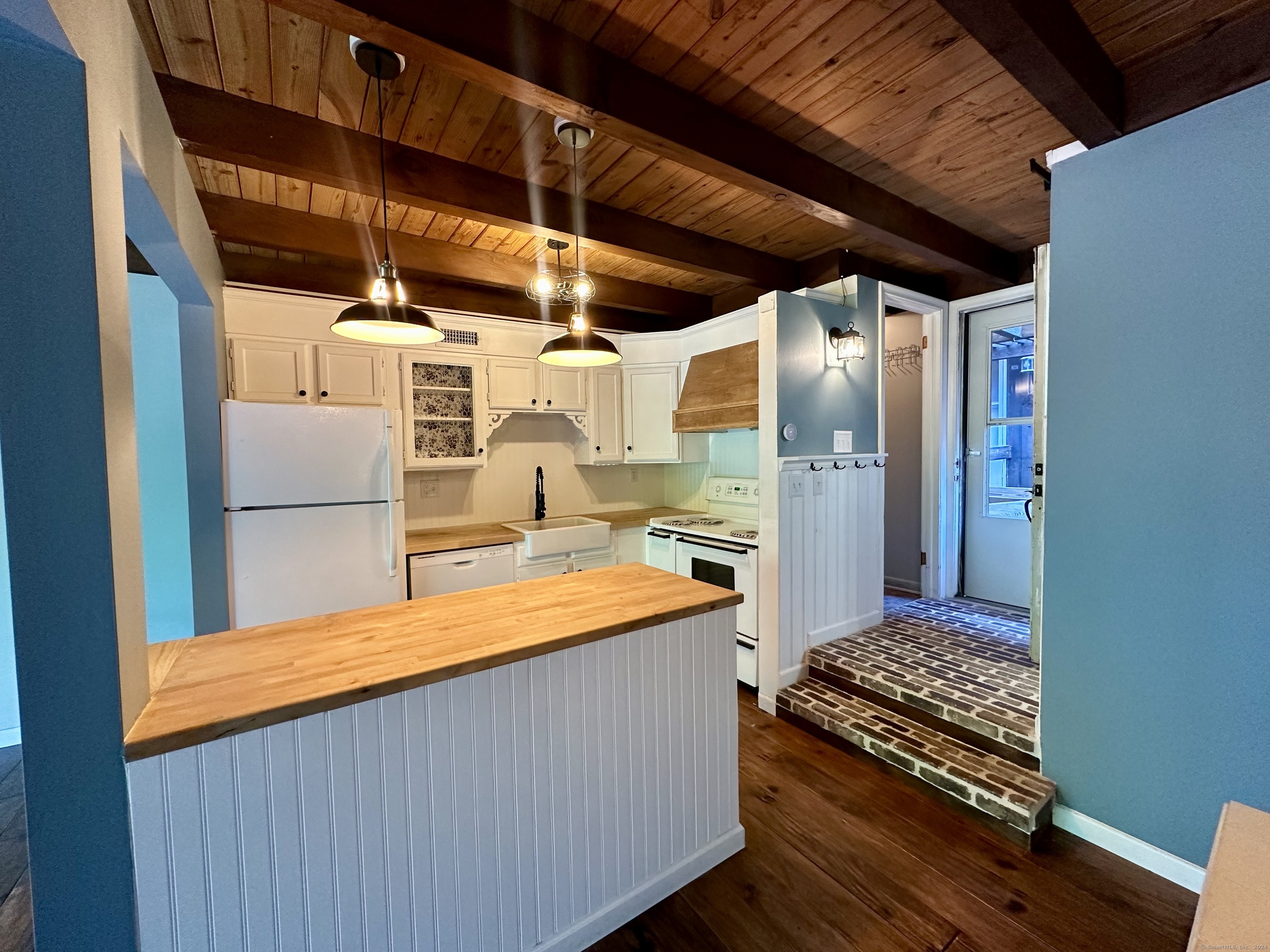 15 Country Squire Drive N