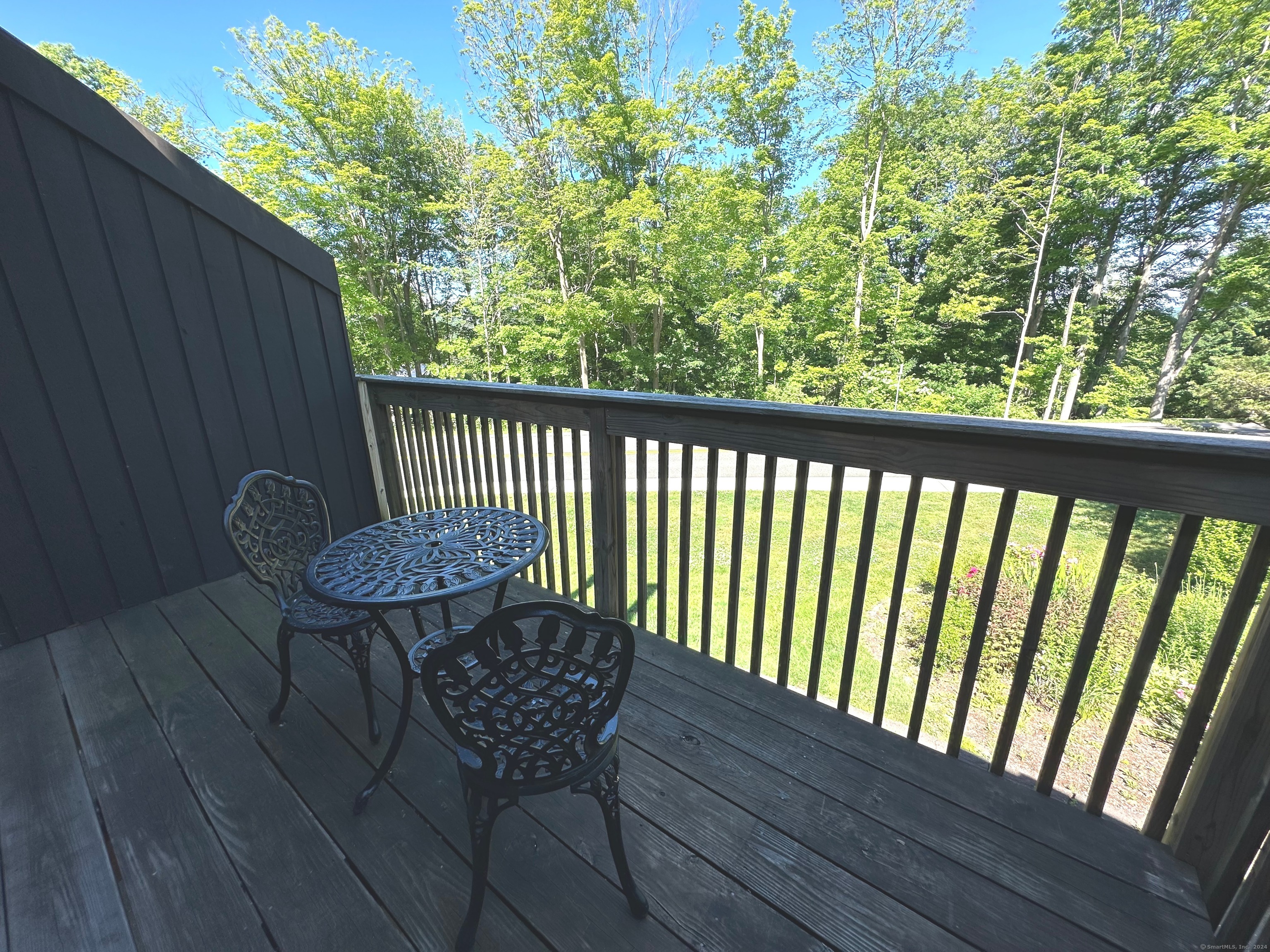 15 Country Squire Drive N
