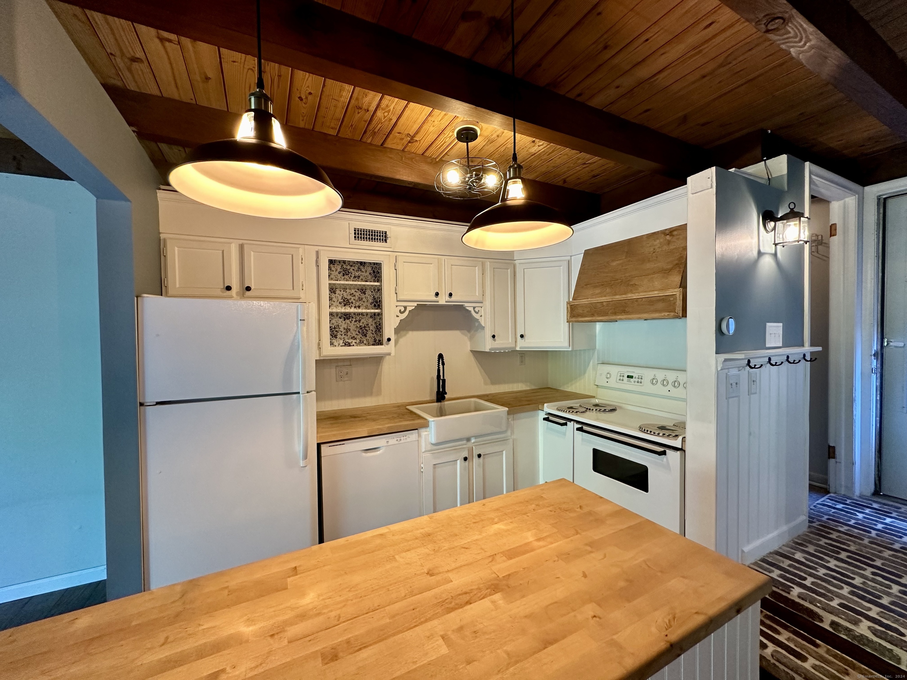15 Country Squire Drive N