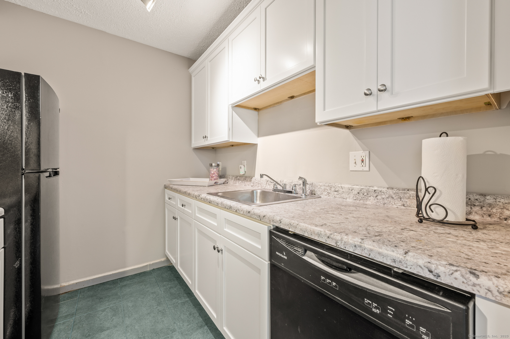 1 Russell Street APT 11