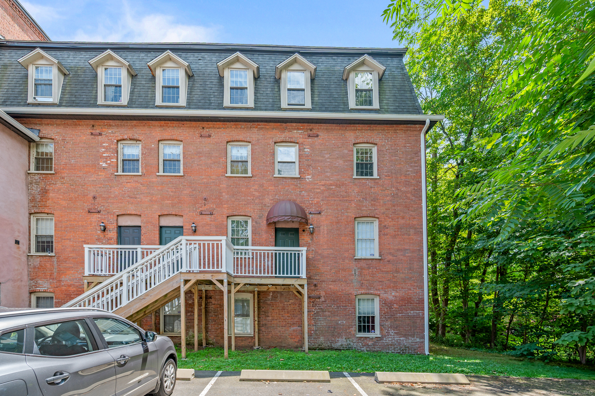 1 Russell Street APT 11