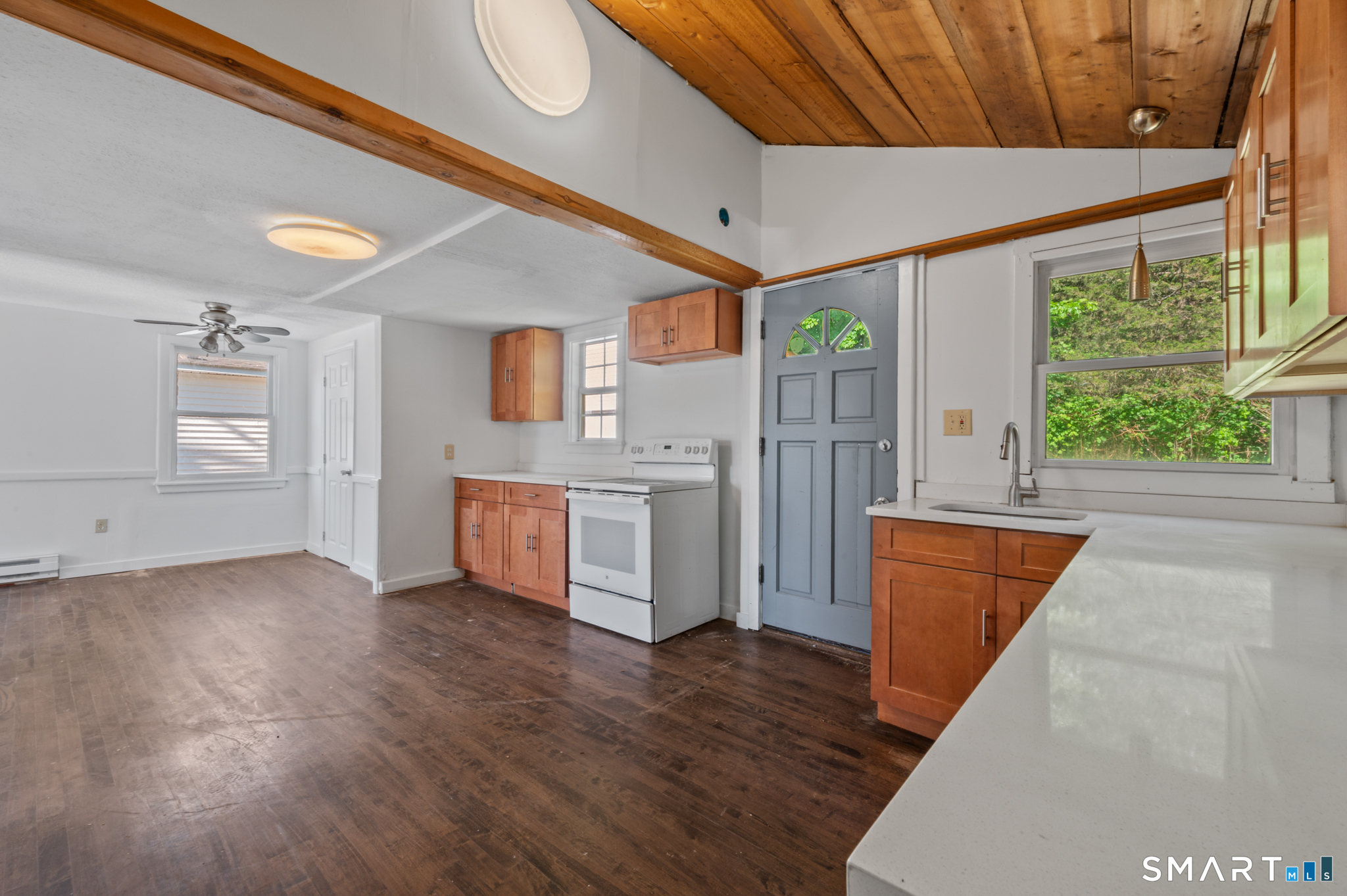 2 Hillside Court
