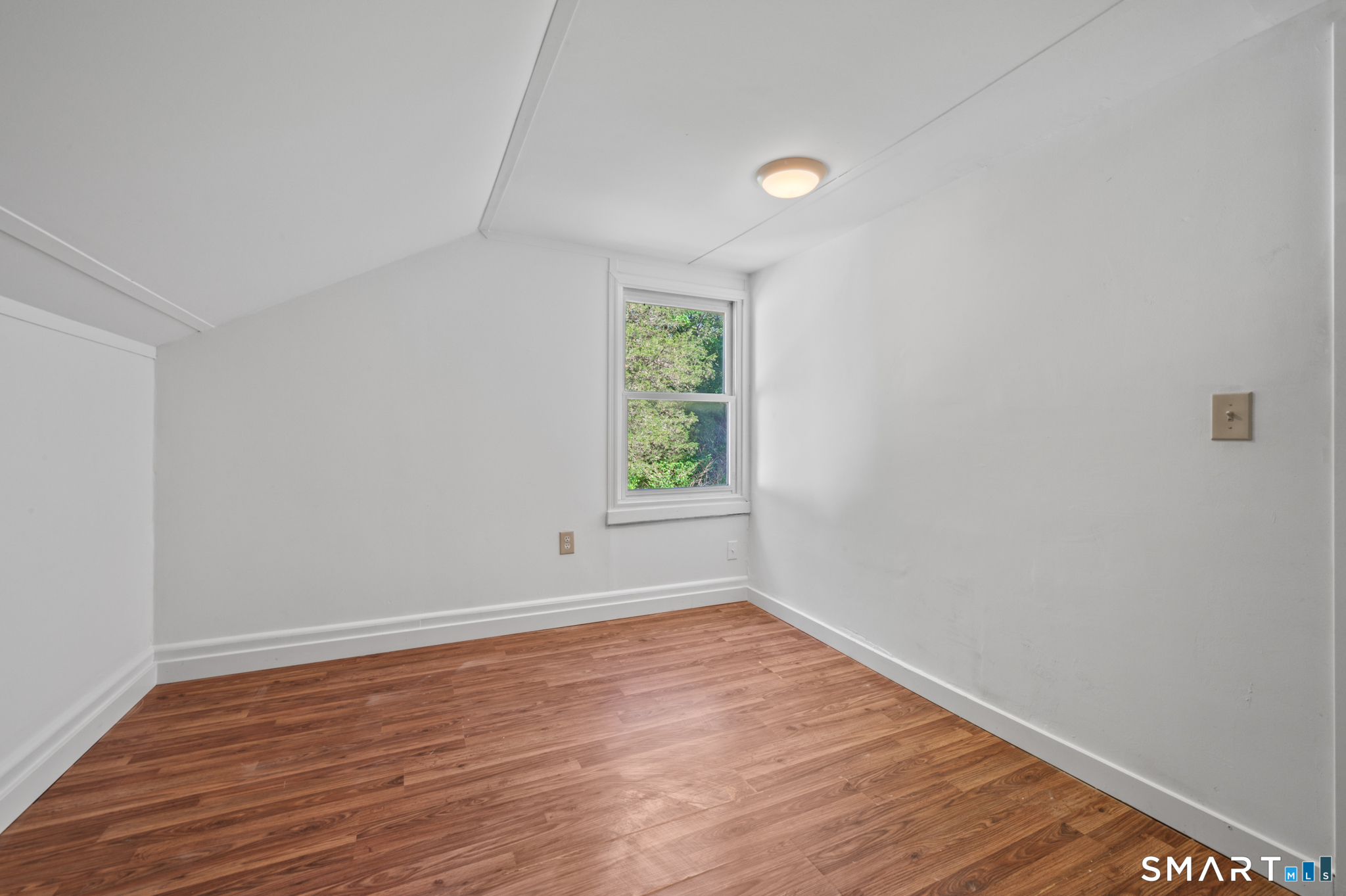 2 Hillside Court