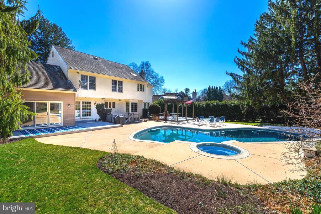 412 Rock Creek Cir