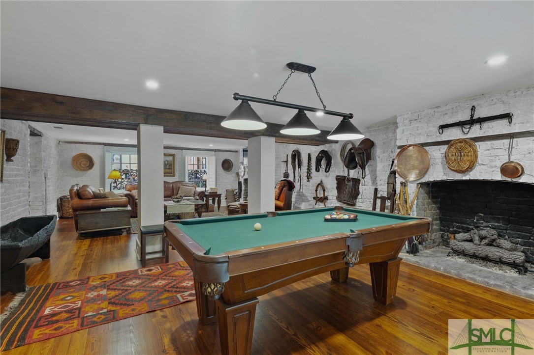 22 W Harris Street