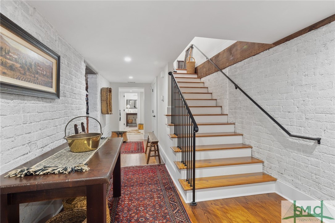 22 W Harris Street