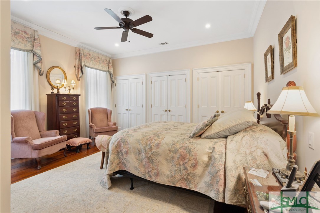 22 W Harris Street