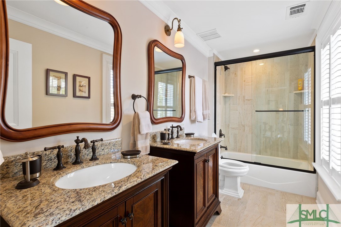 22 W Harris Street