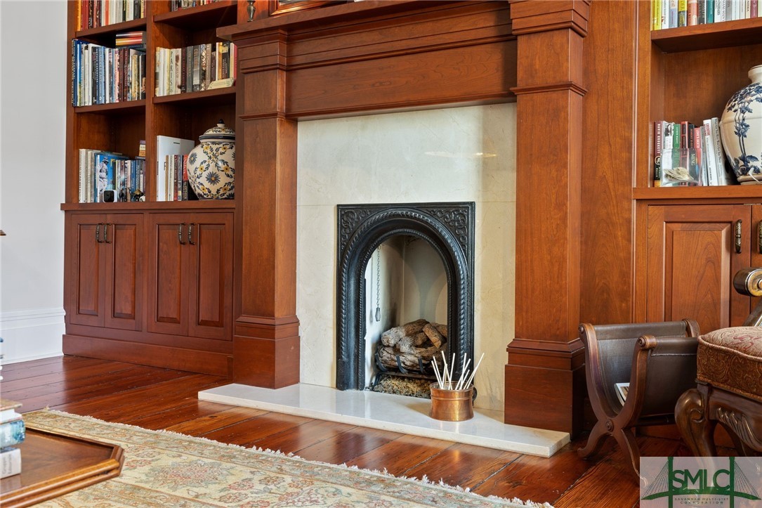 22 W Harris Street