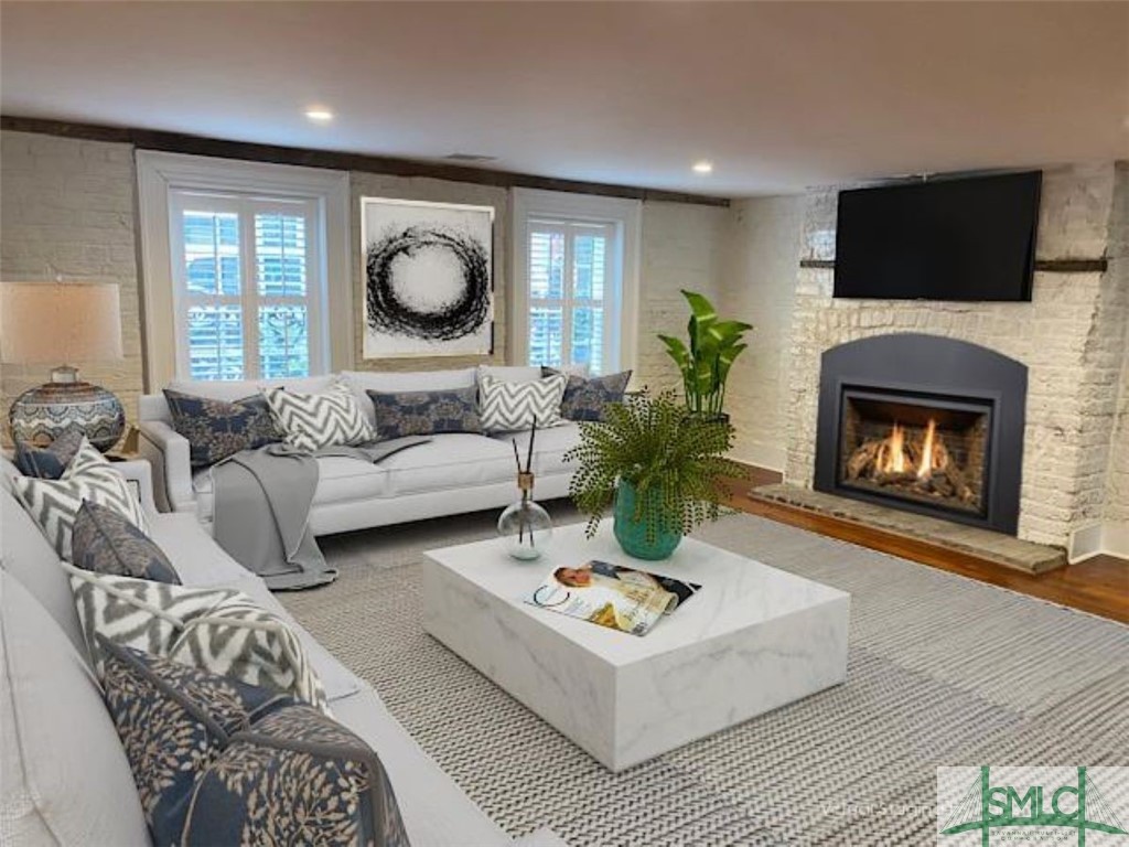 22 W Harris Street
