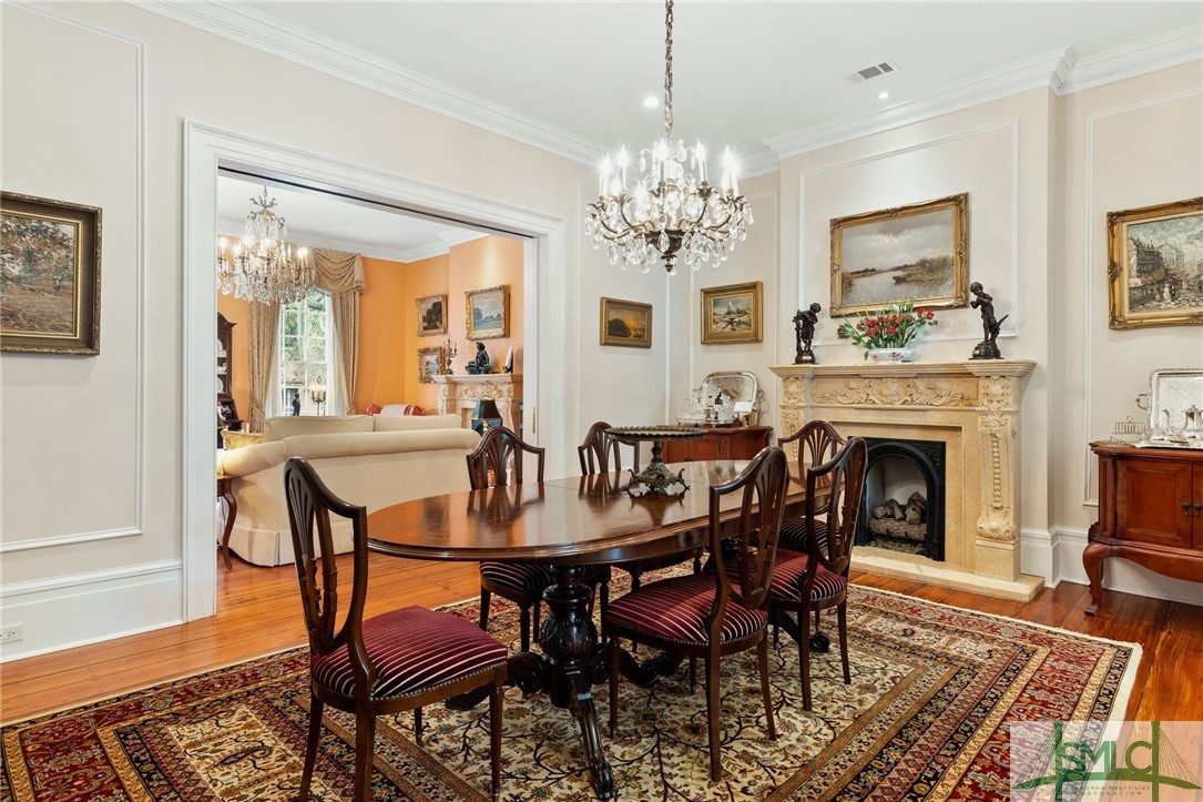 22 W Harris Street