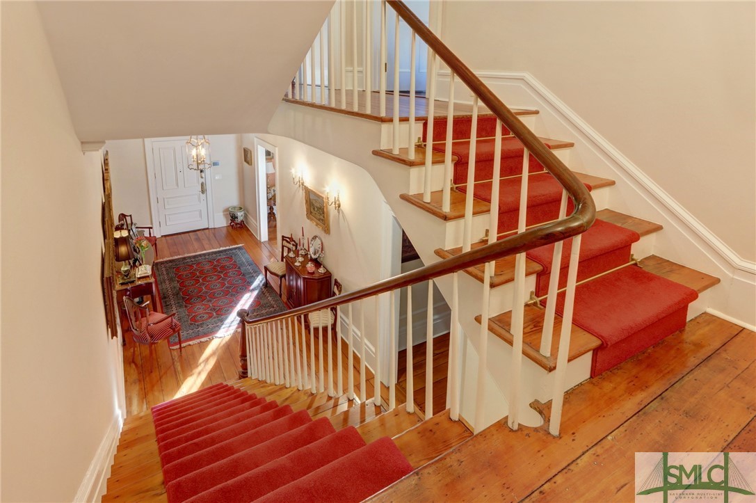 22 W Harris Street