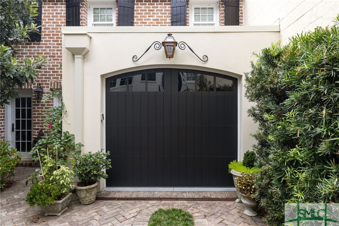 22 W Harris Street
