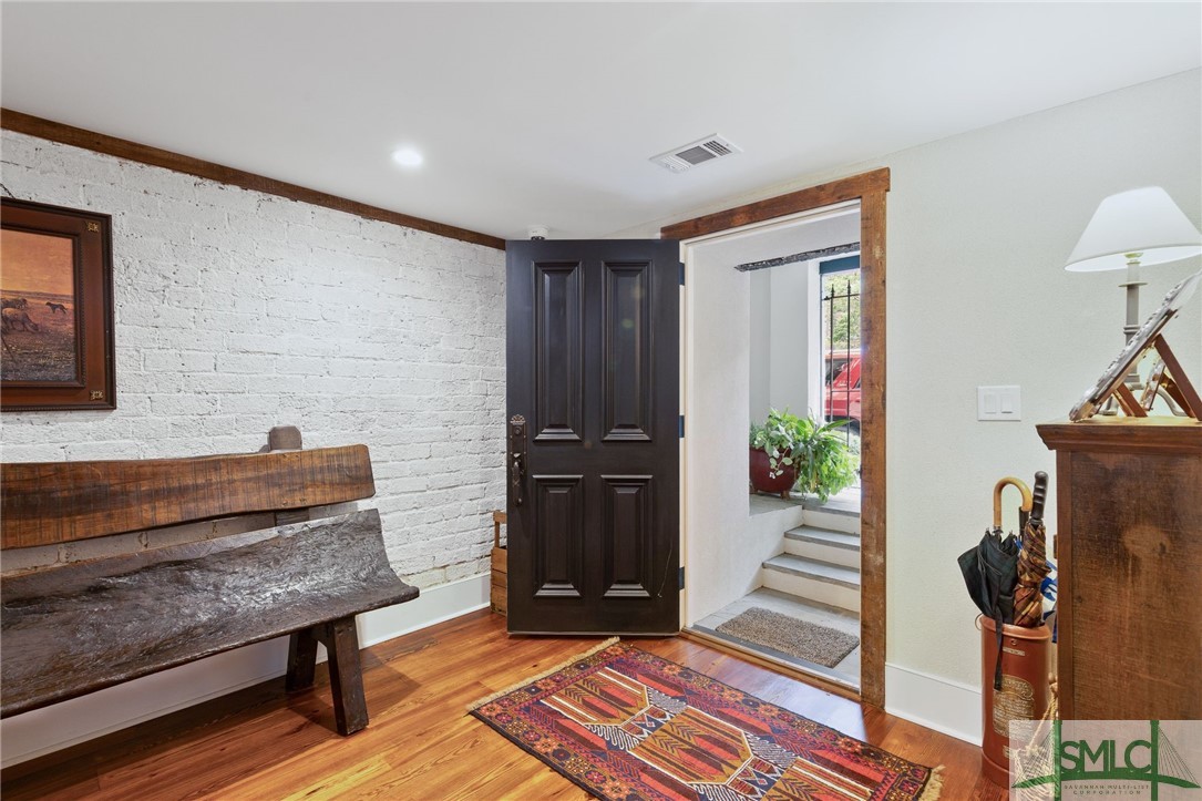 22 W Harris Street